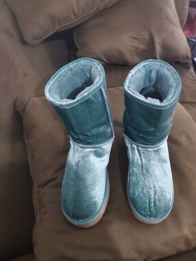 NWOT Ugg Velvet Boots Size 9